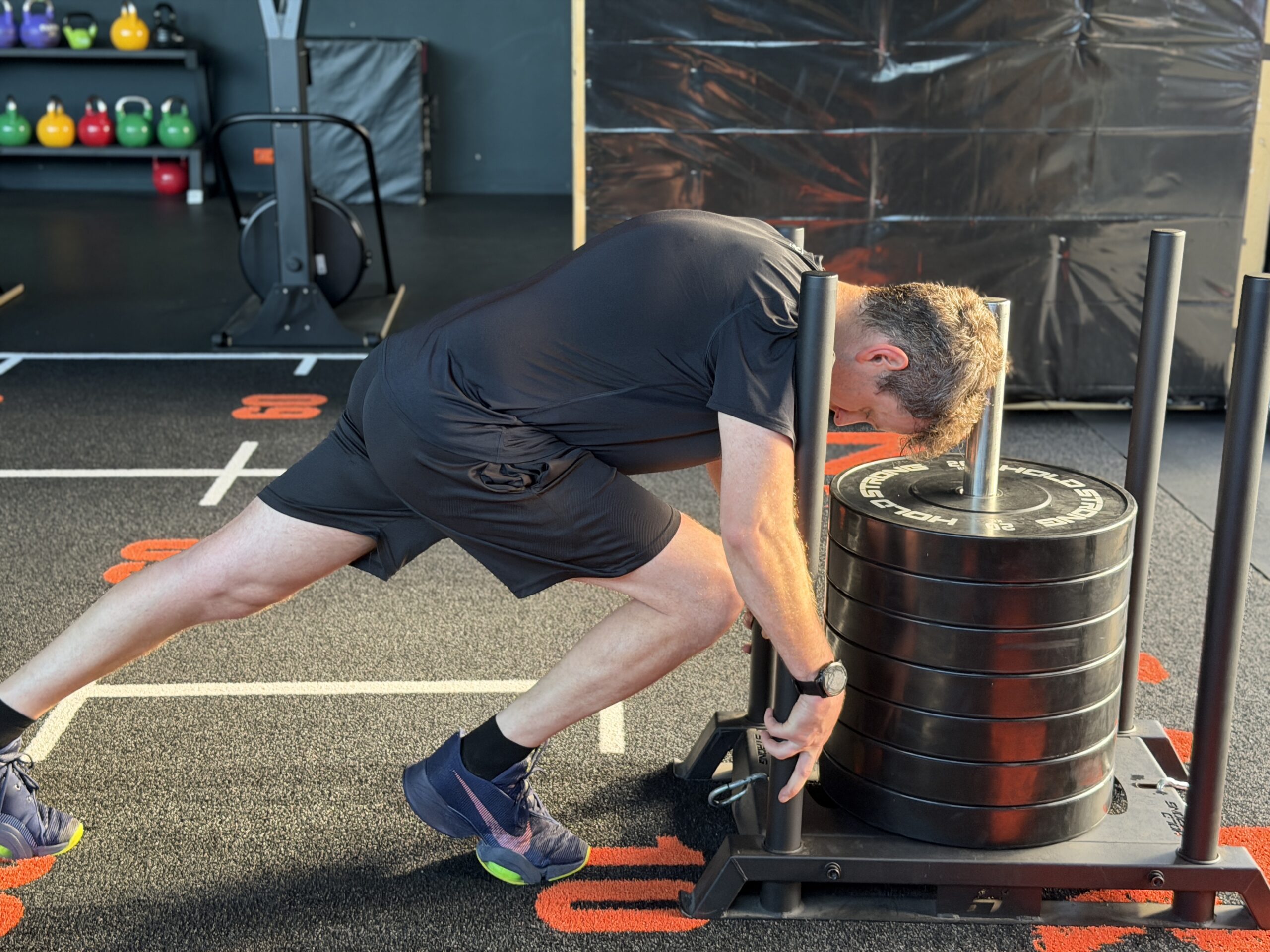 Alex Nike Air Zoom Superrep 2 beim Sled Push Hyrox FitBase