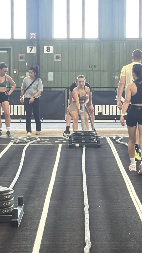 Geri beim Sled Pull bei Hyrox Berlin